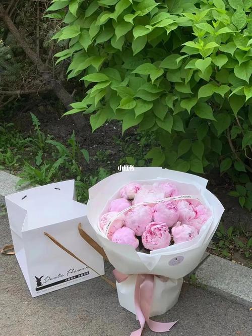 匠心质造，指尖生花 揭秘高性价比鲜花手提袋实力厂家