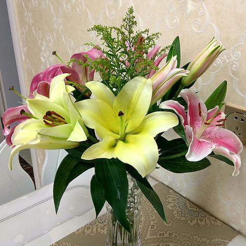 新鲜香水百合水养花云南玫瑰鲜花康乃馨办公室家庭用插花速递包邮